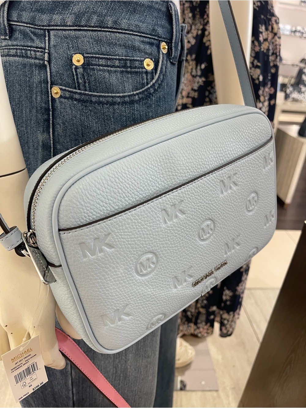 Michael Kors Jet Set Travel Lg Logo Debossed EW Camera Crossbody
Pale Ocean
NWT - Picture 8 of 16